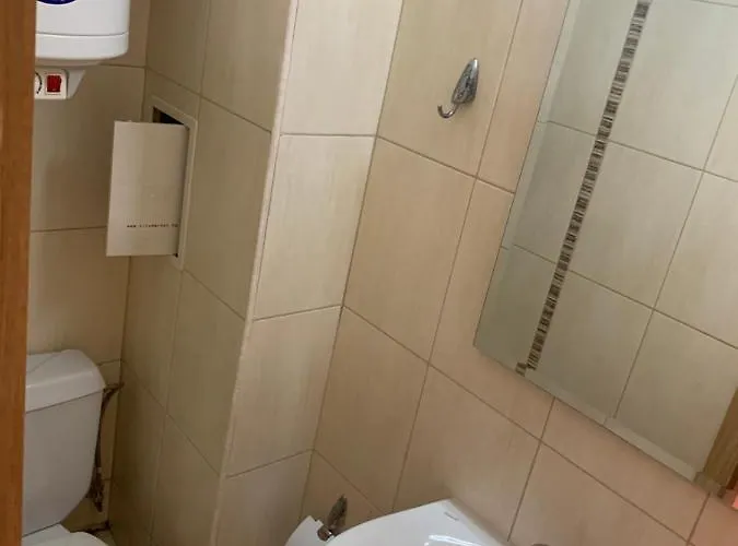 To Door Διαμέρισμα